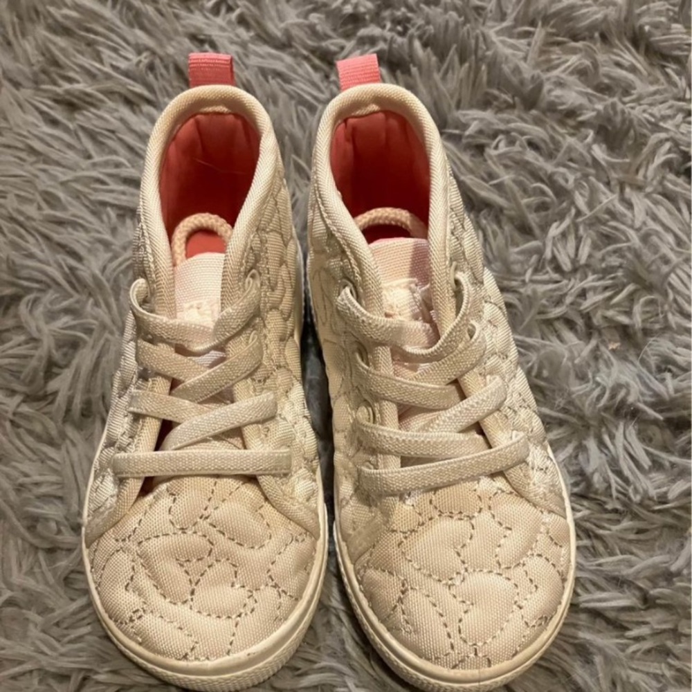 Girls carters heart high top sneaker size 7